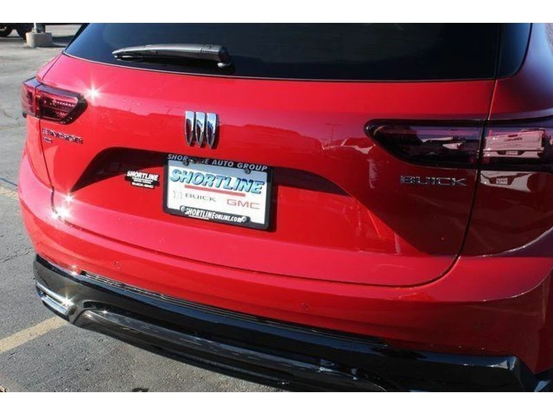 2025 Buick Envision - Image 16 of 20