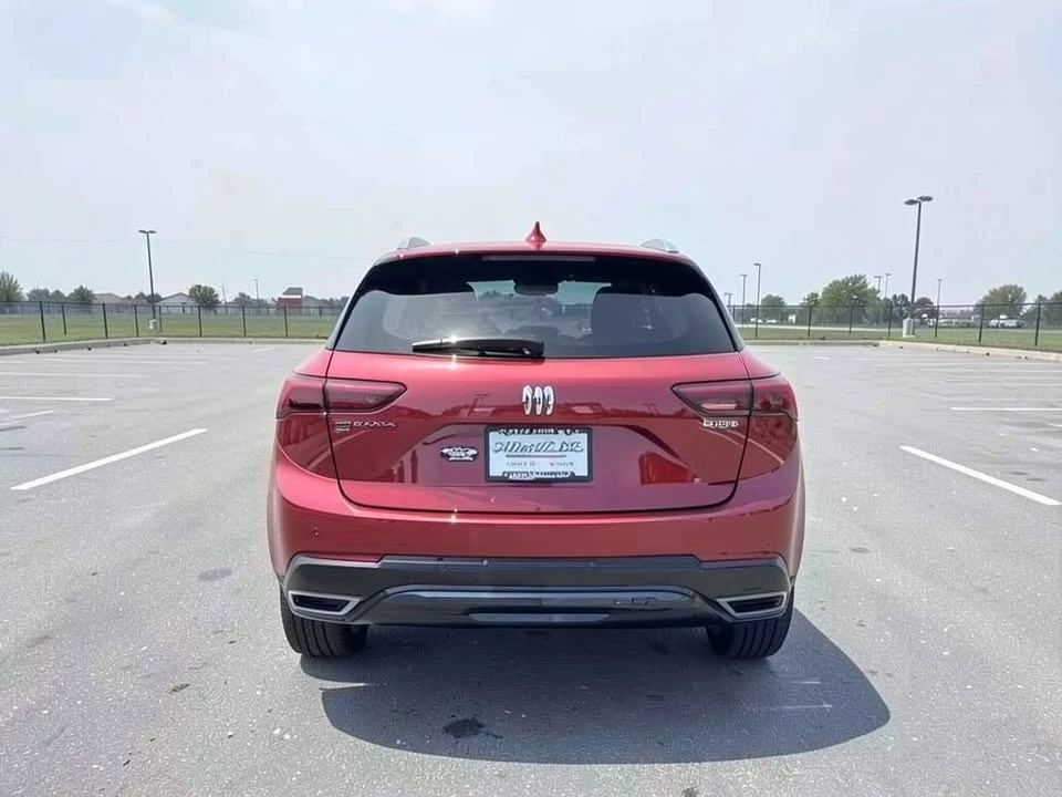 2025 Buick Envision - Image 13 of 20