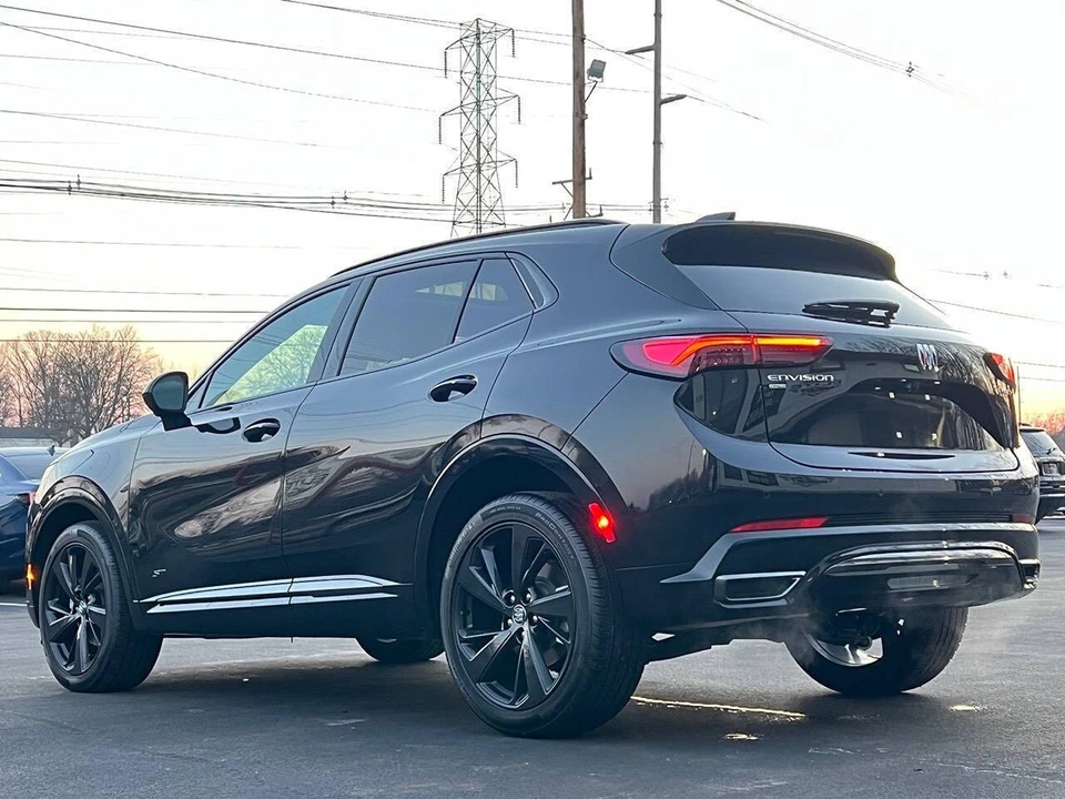 2025 Buick Envision - Image 17 of 21