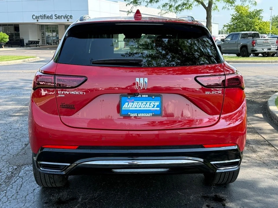 2025 Buick Envision - Image 10 of 12