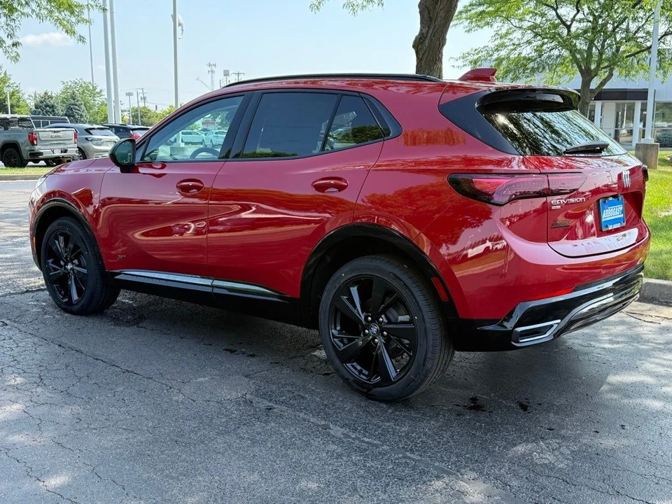 2025 Buick Envision - Image 13 of 21