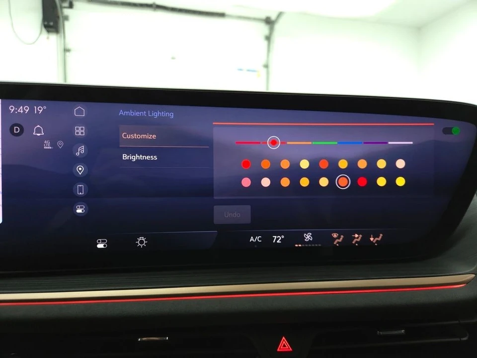 2025 Buick Envision - Image 6 of 12