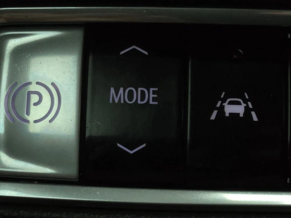 2025 Buick Envision - Image 3 of 12