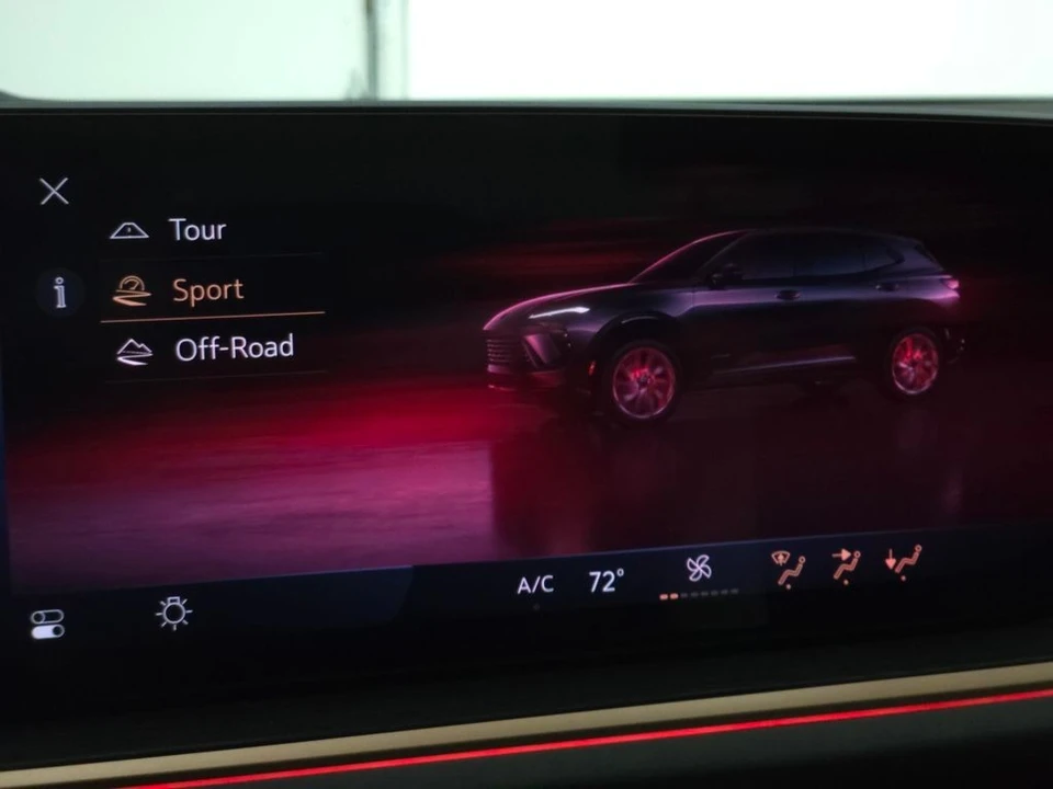 2025 Buick Envision - Image 4 of 12