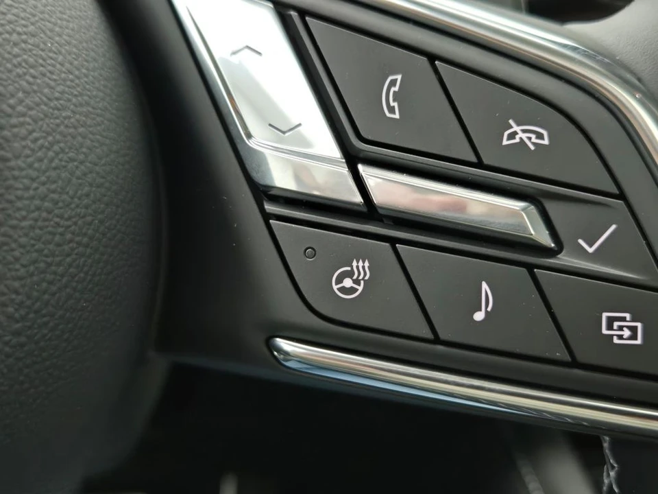 2025 Buick Envision - Image 7 of 21