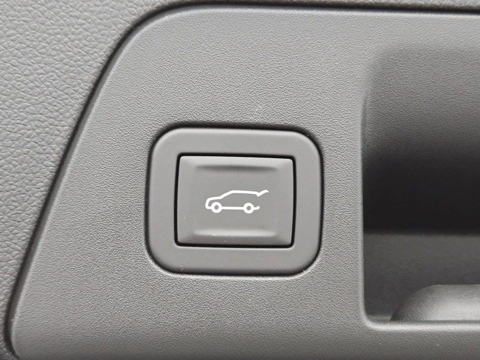 2025 Buick Envision - Image 14 of 21