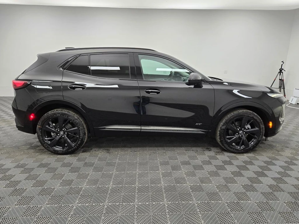 2025 Buick Envision - Image 10 of 21