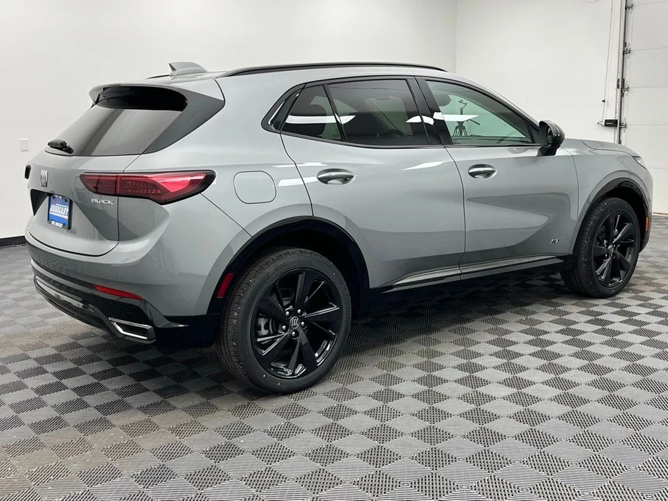 2025 Buick Envision - Image 9 of 12