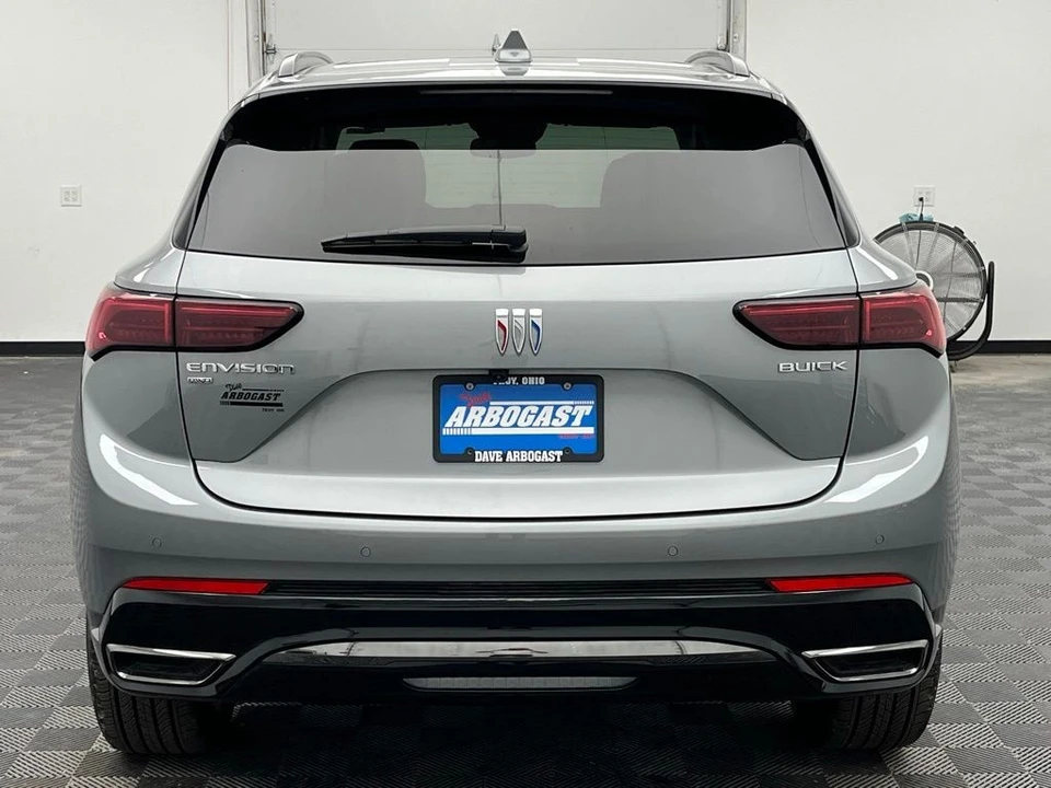 2025 Buick Envision - Image 10 of 12