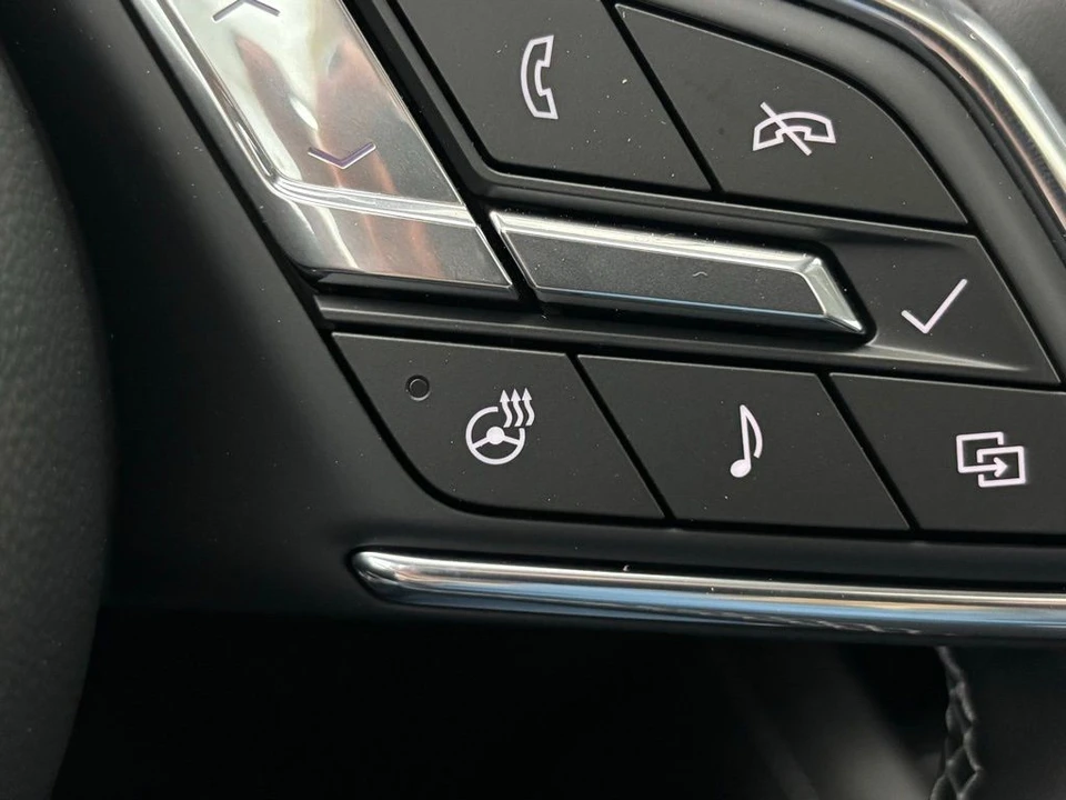 2025 Buick Envision - Image 10 of 12