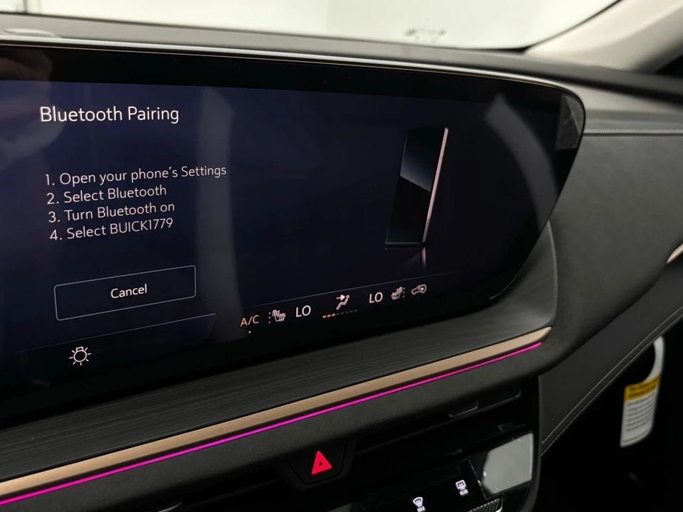 2025 Buick Envision - Image 6 of 12