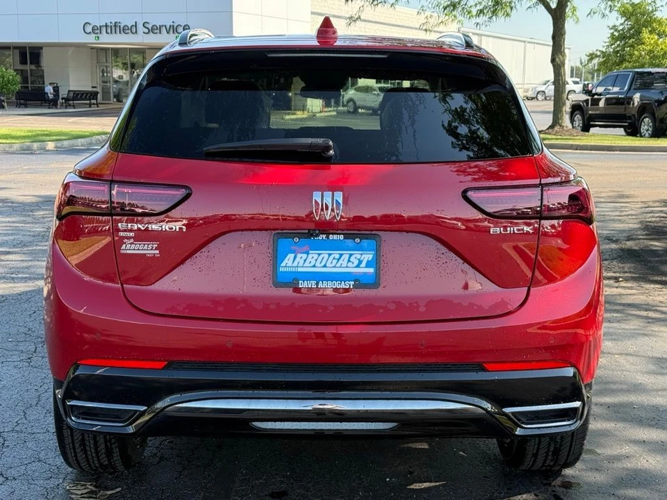 2025 Buick Envision - Image 10 of 12