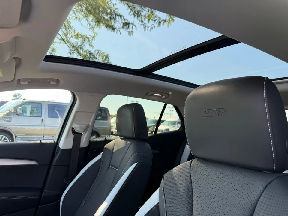 2025 Buick Envision - Image 8 of 12
