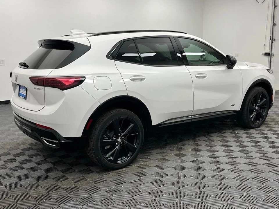 2025 Buick Envision - Image 9 of 12