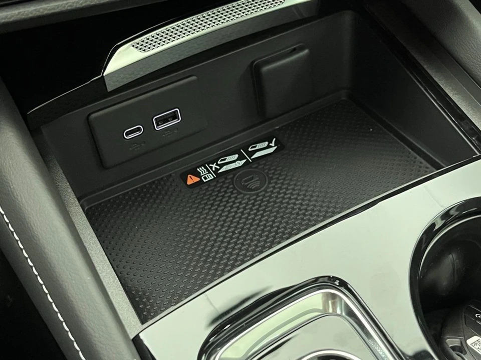 2025 Buick Envision - Image 7 of 12
