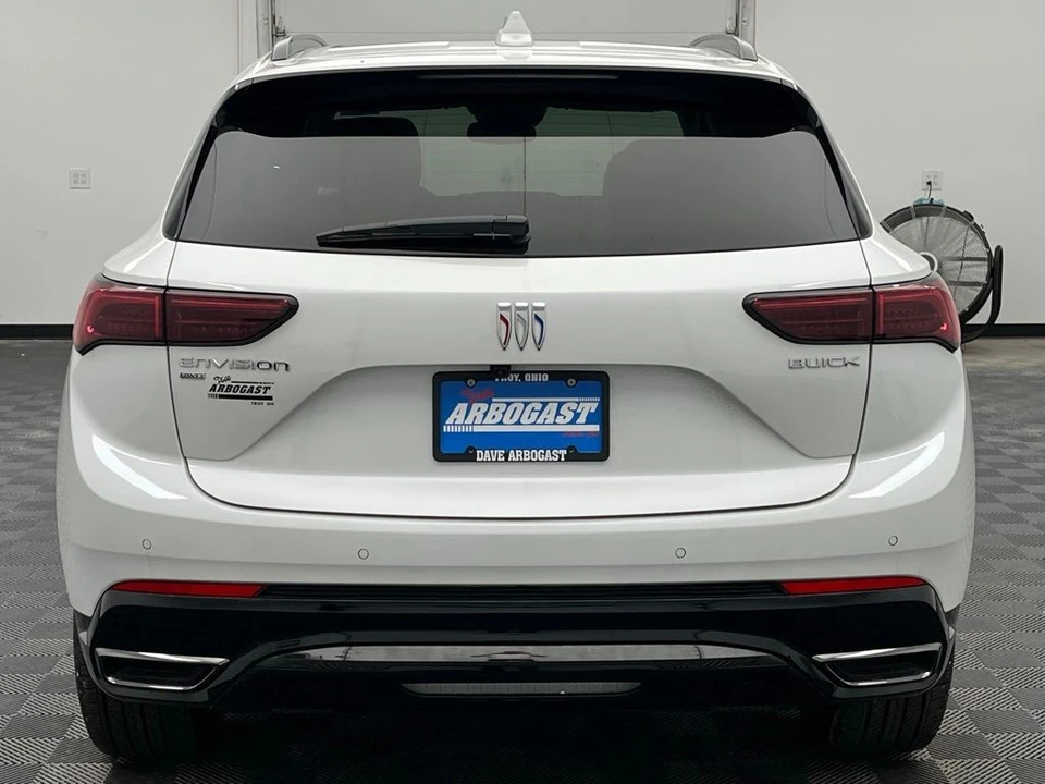 2025 Buick Envision - Image 10 of 12