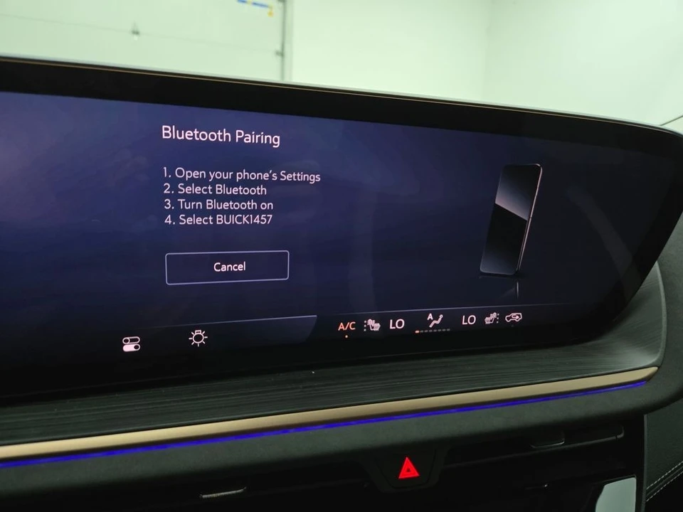 2025 Buick Envision - Image 3 of 21