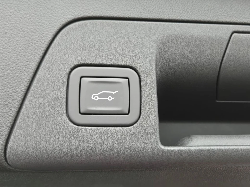 2025 Buick Envision - Image 15 of 21