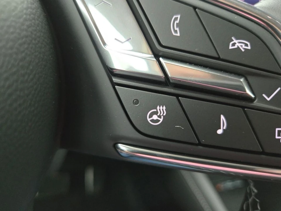 2025 Buick Envision - Image 8 of 12