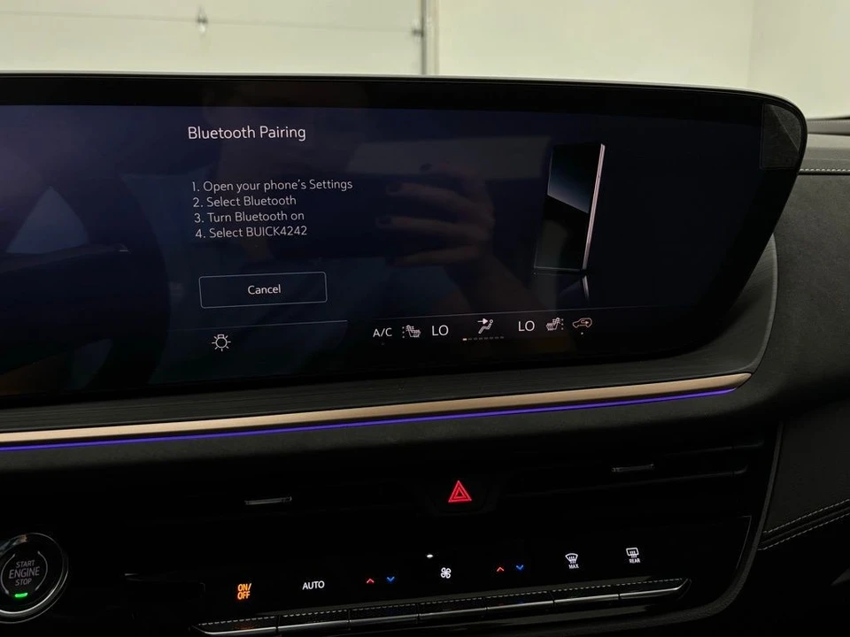 2025 Buick Envision - Image 4 of 12