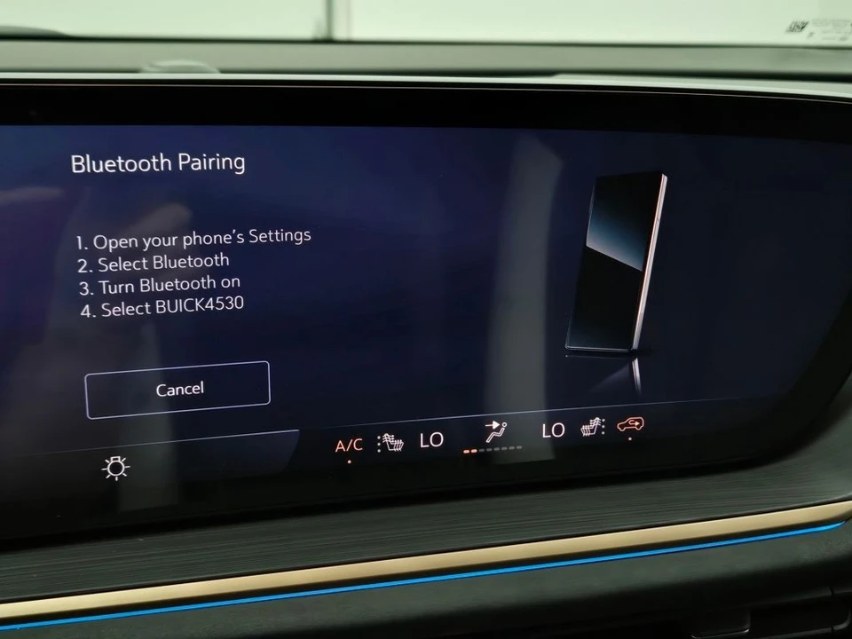 2025 Buick Envision - Image 3 of 12
