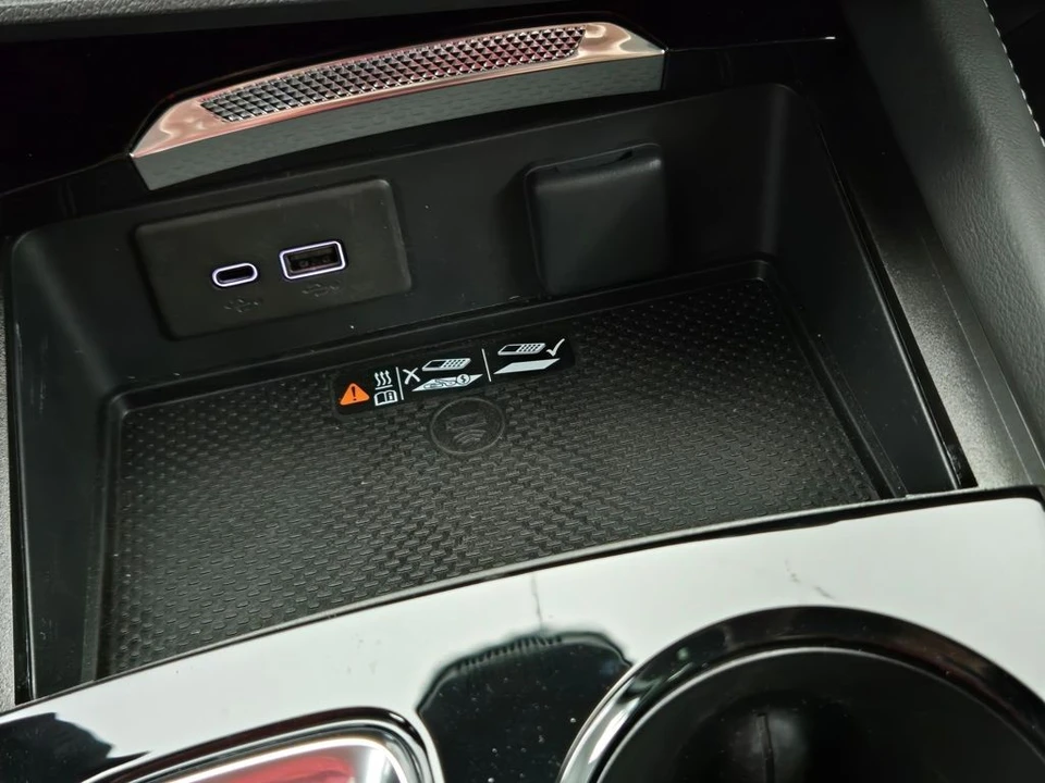 2025 Buick Envision - Image 9 of 12
