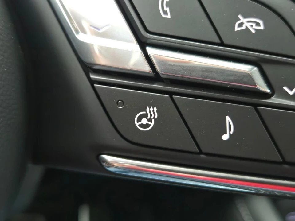2025 Buick Envision - Image 7 of 12