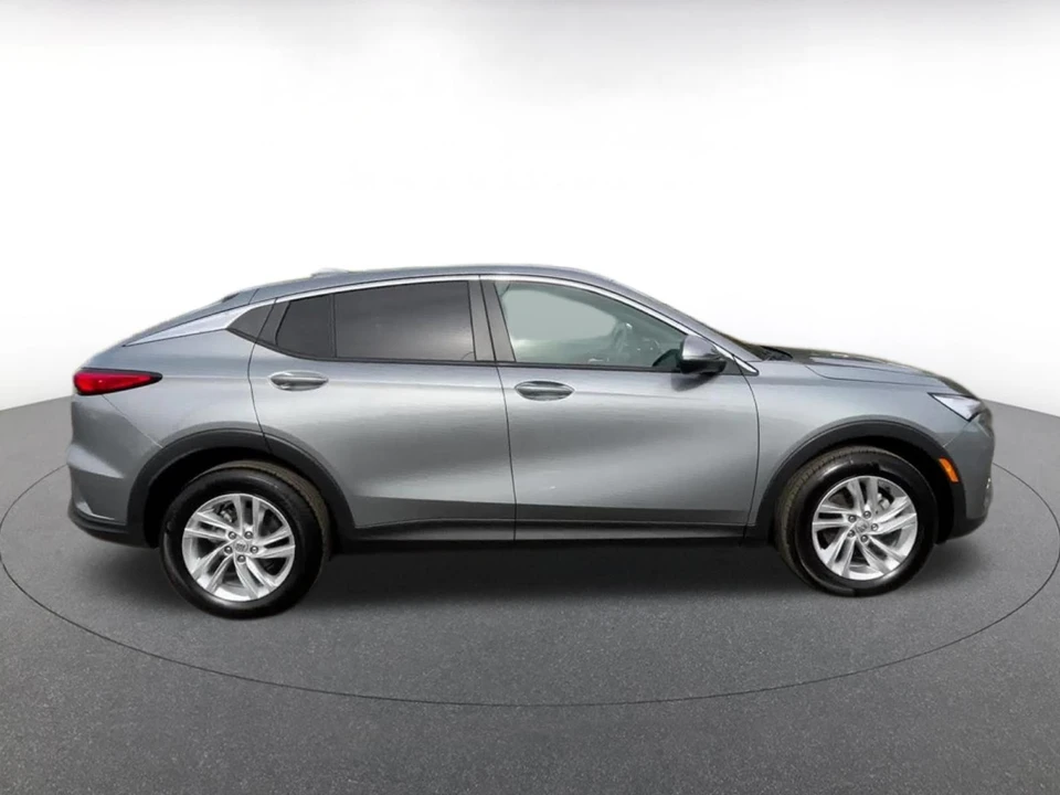 2025 Buick Envision - Image 17 of 31