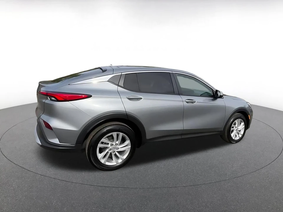 2025 Buick Envision - Image 14 of 31