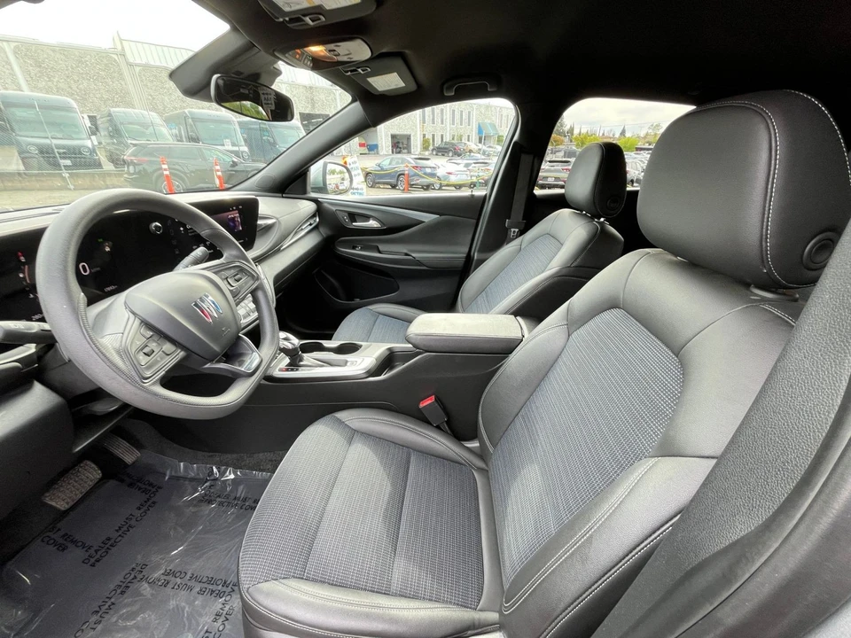 2025 Buick Envision - Image 27 of 31