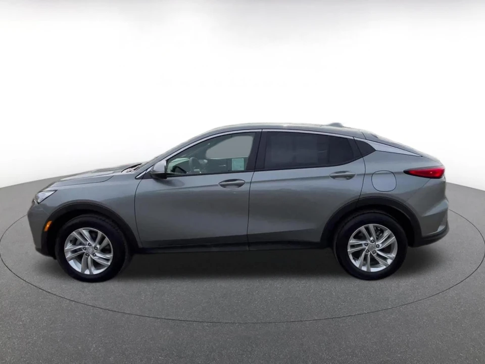 2025 Buick Envision - Image 11 of 31