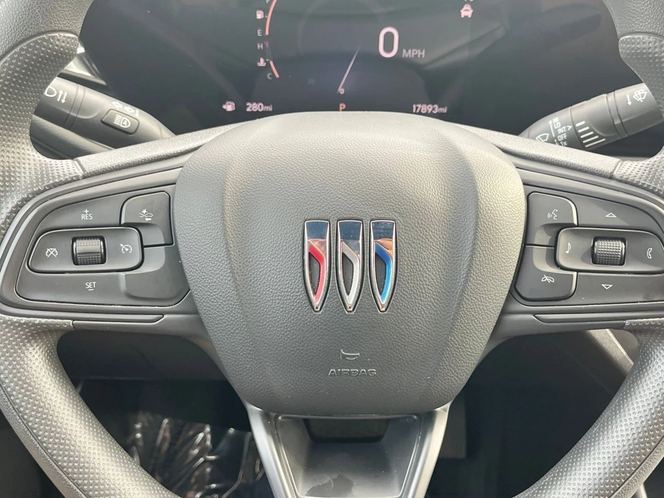 2025 Buick Envision - Image 29 of 31