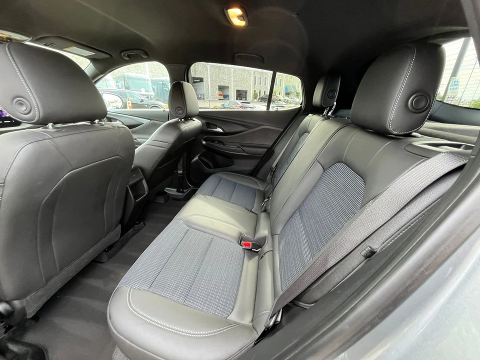 2025 Buick Envision - Image 26 of 31