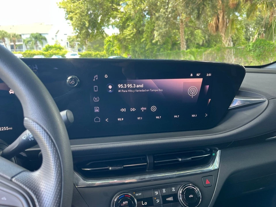 2025 Buick Envision - Image 18 of 31
