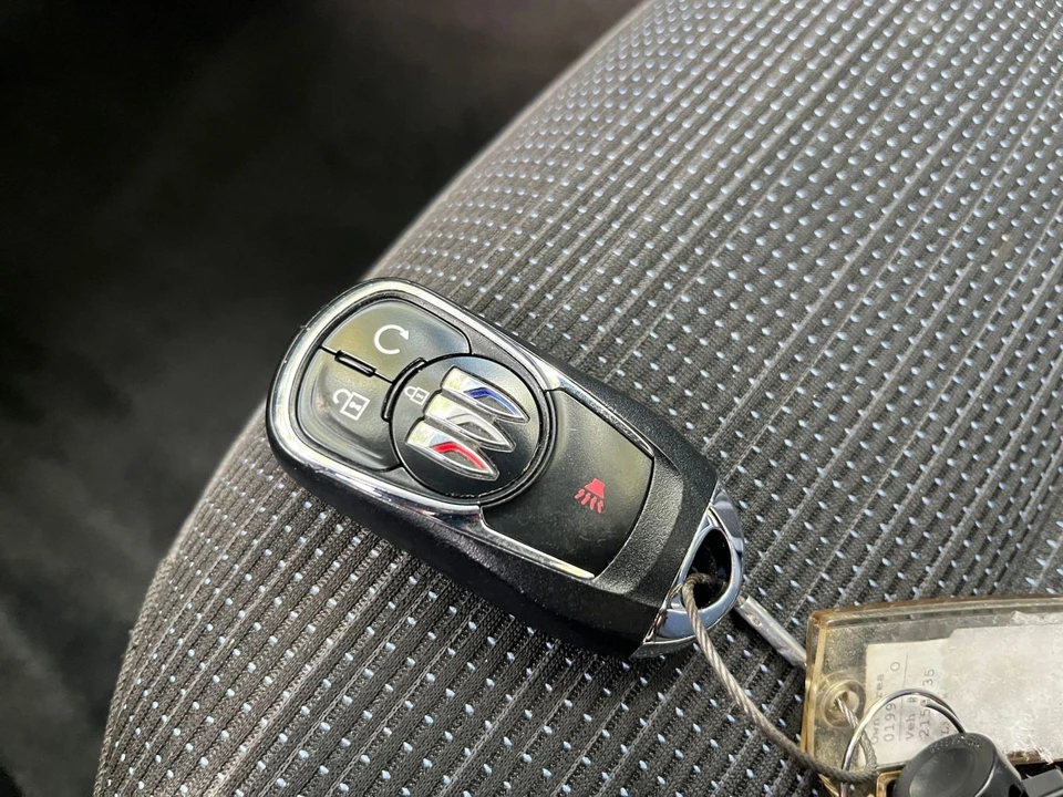 2025 Buick Envision - Image 22 of 31