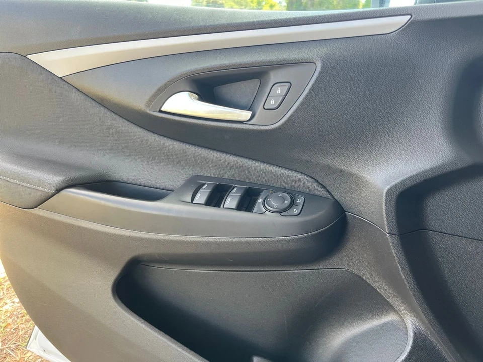 2025 Buick Envision - Image 20 of 31
