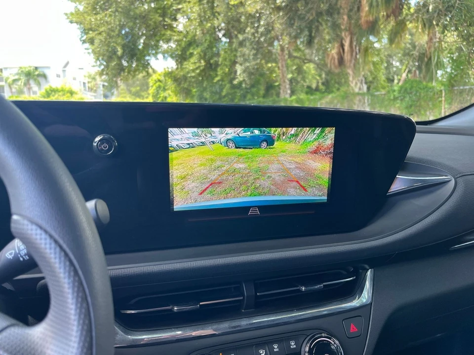 2025 Buick Envision - Image 23 of 31