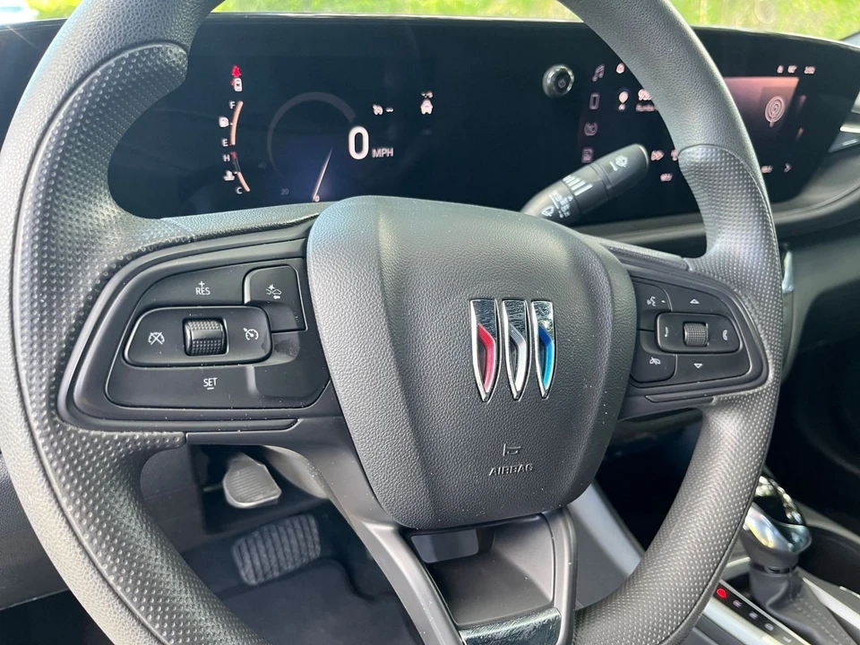 2025 Buick Envision - Image 27 of 31