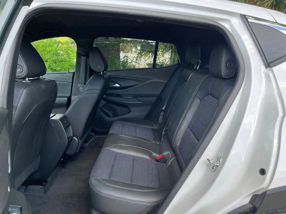 2025 Buick Envision - Image 24 of 31