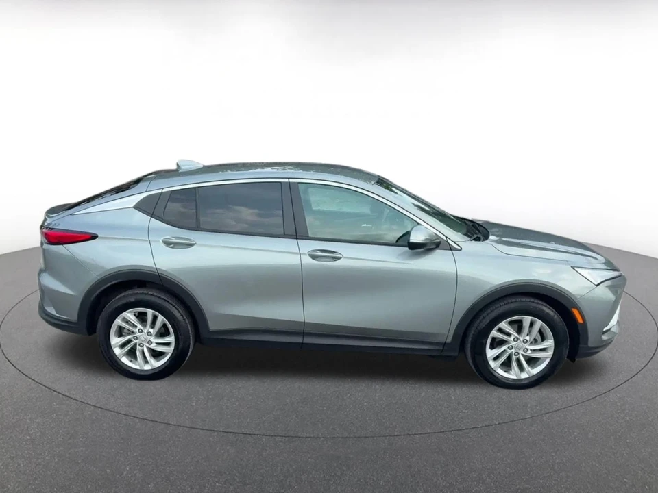 2025 Buick Envision - Image 17 of 31