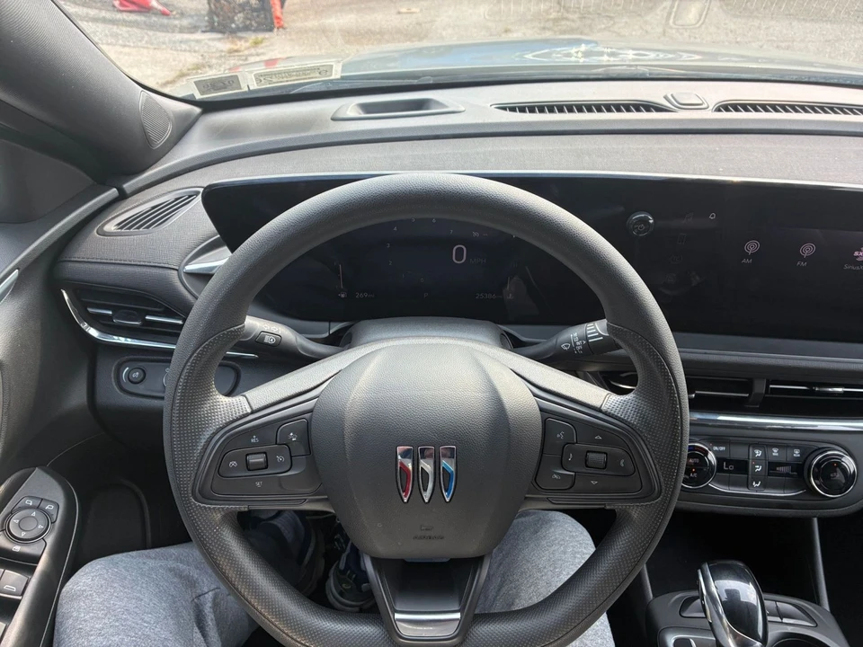 2025 Buick Envision - Image 30 of 31