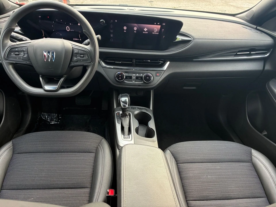 2025 Buick Envision - Image 29 of 31