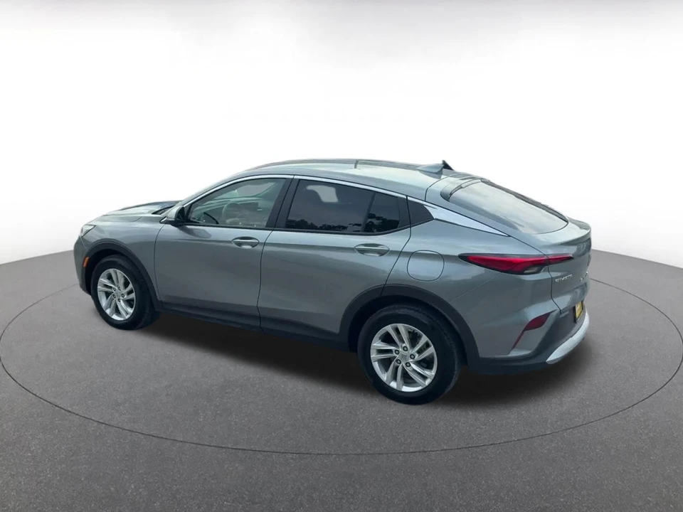 2025 Buick Envision - Image 11 of 31