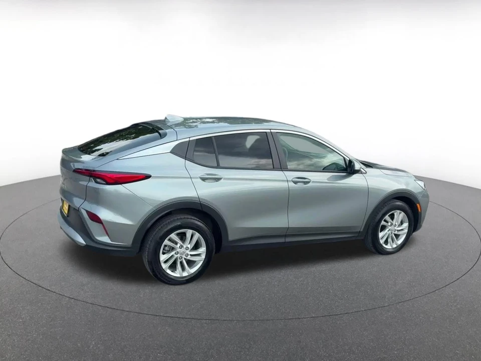 2025 Buick Envision - Image 16 of 31