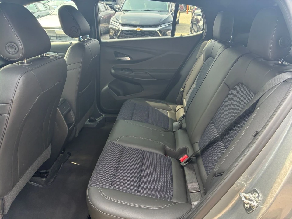 2025 Buick Envision - Image 22 of 31