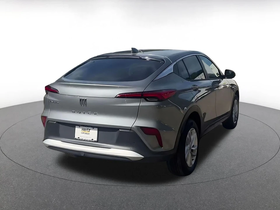 2025 Buick Envision - Image 15 of 31