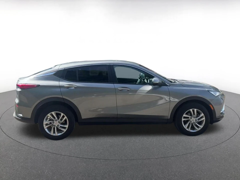 2025 Buick Envision - Image 17 of 31