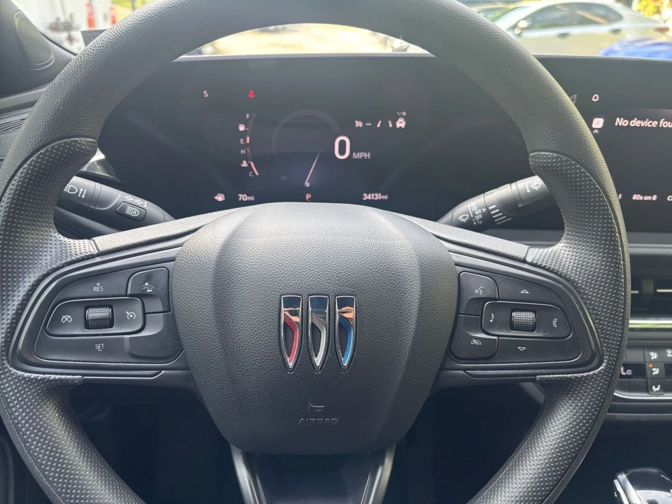 2025 Buick Envision - Image 28 of 31