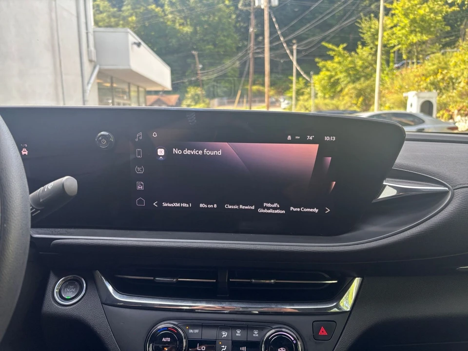 2025 Buick Envision - Image 18 of 31