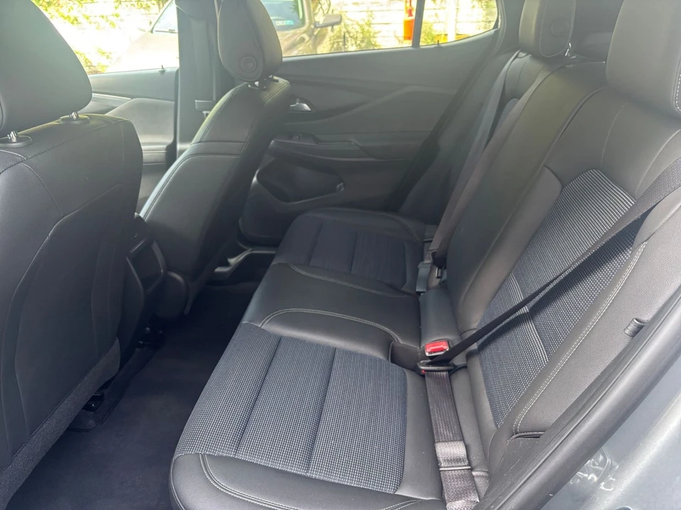 2025 Buick Envision - Image 26 of 31